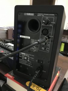 Yamaha-HS5-Rückwand