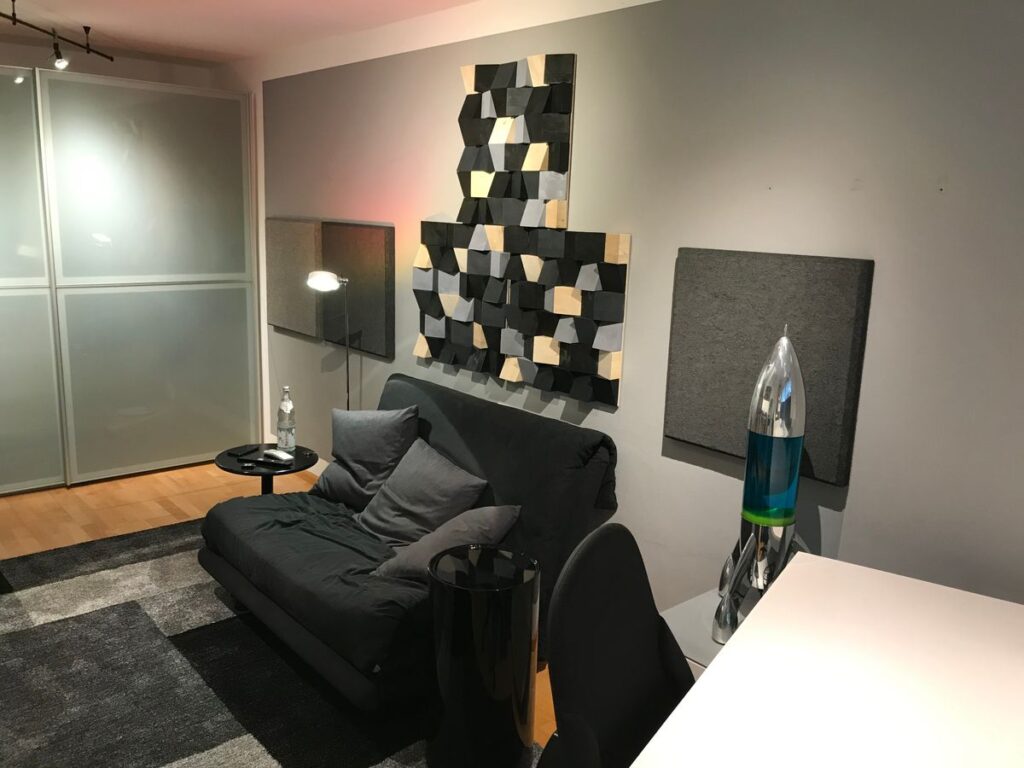 Art-Akustikdiffusor – 60 × 60 × 6 cm – im modernen Heimkino