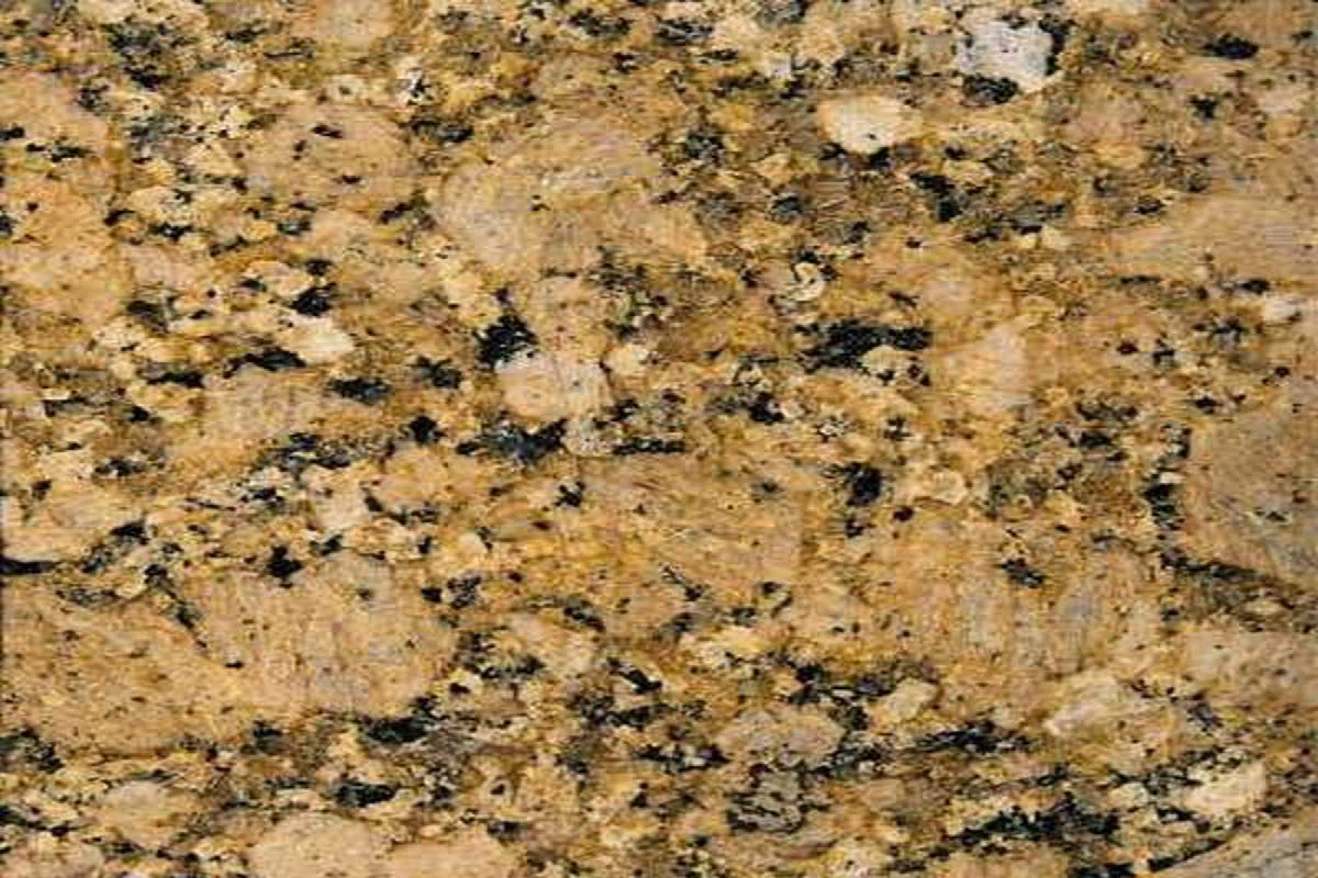 Nahaufnahme der Granitoberfläche Giallo Veneziano mit warmen goldbeigen, schwarzen und grauen Mineralstrukturen sowie markanter natürlicher Körnung.