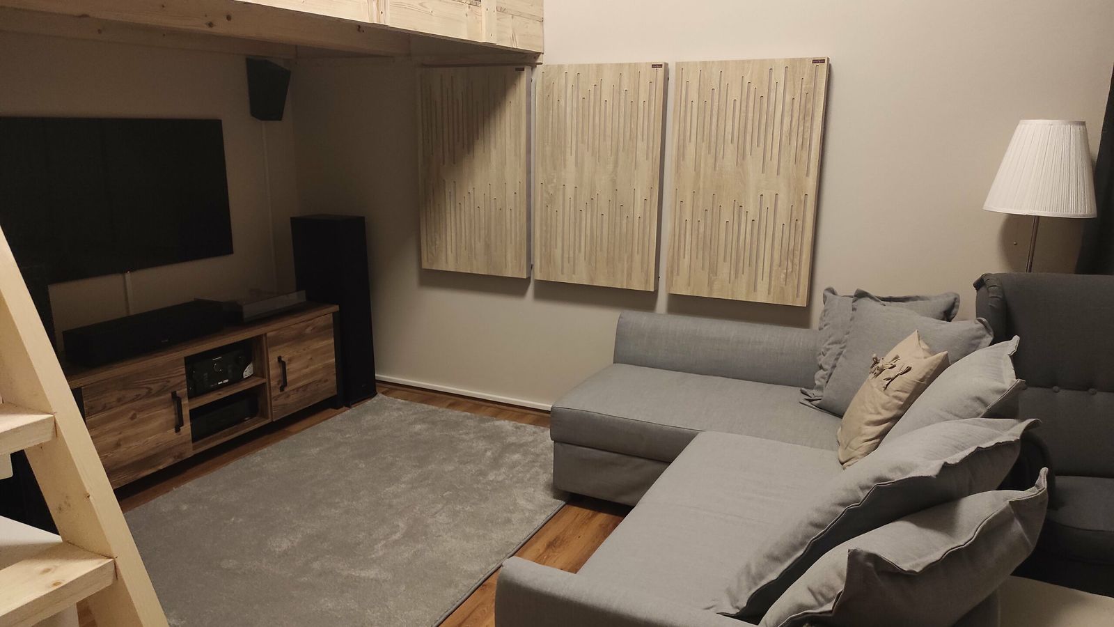 Varnour Panel mit Diffusorfront in mehreren Mustern für höchste Qualität – im Wohnzimmer