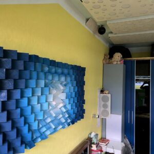 Design-Akustikpaneel mit Diffusor – bei einem unserer zufriedenen Kunden Design-Akustikpaneel mit Diffusor – bei einem unserer zufriedenen Kunden
