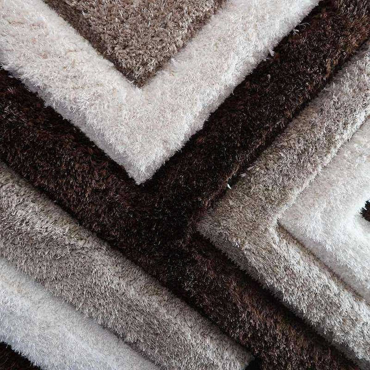 Detailaufnahme des Professional Calm Sharp 3D Akustikteppichs mit dichtem, weichem Flor in Creme-, Beige- und Brauntönen, der die hochwertige 3D-Textur und die angenehme Haptik hervorhebt.