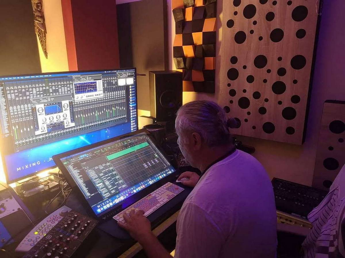 Studio akustisch behandelt mit Akustik Elemente Wand Diffusor-Frontplatte-Panelen